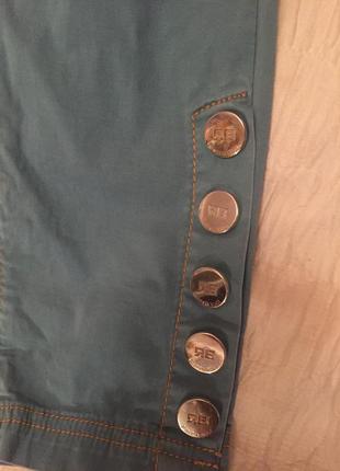Фирменные джинсы на кнопках2 фото