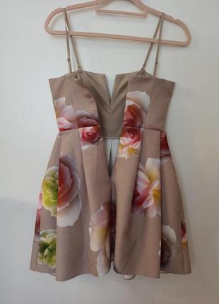Платье на бретельках в цветочный принт5 фото