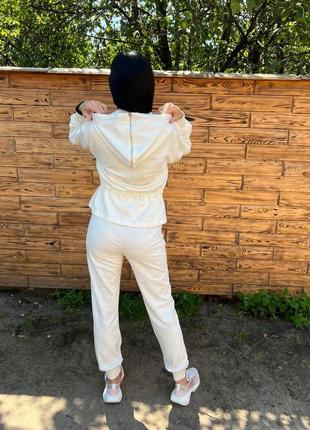 Жіночий білий ультра модний костюм на літо7 фото