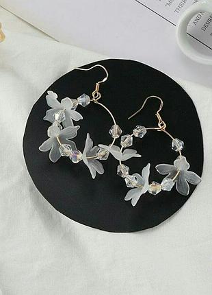 Серьги белые круглые стеклянные цветы-⚪️🌼.