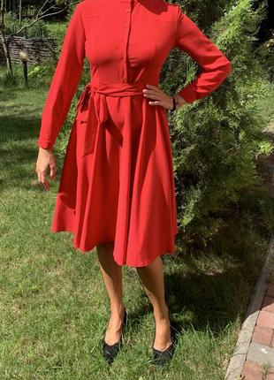 Розкішна червона сукня з поясом від українського дизайнера vovk