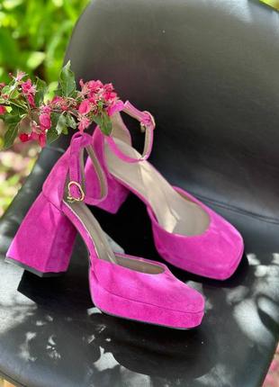 Розовые фуксия замшевые туфли га массивному каблуку