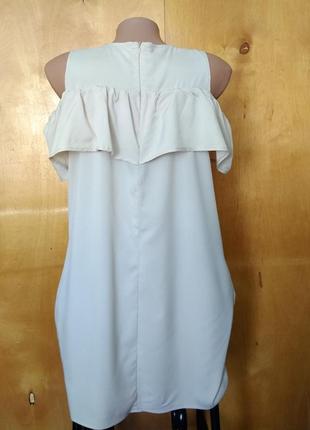 Р 8-10 / 42-44-46 нежное бежевое платье мини с воланами на груди3 фото
