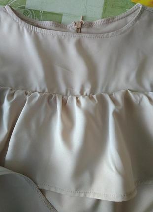 Р 8-10 / 42-44-46 нежное бежевое платье мини с воланами на груди4 фото