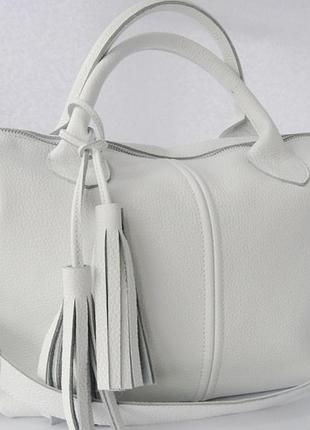 Комфортная женская сумка из натуральной зернистой кожи белый
