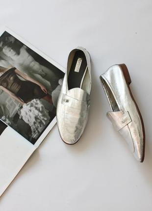 Красивые туфли лоферы серебряные кожа 39 размер