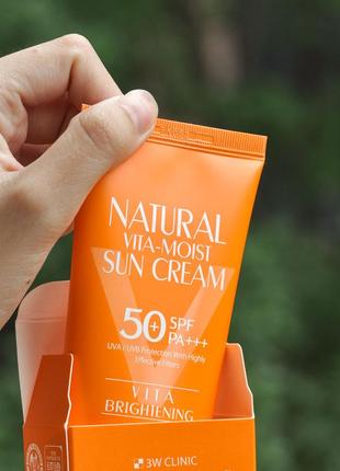 Зволожувальний сонцезахисний крем 3w clinic natural vita-moist sun cream spf50+ pa+++3 фото