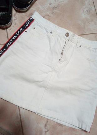 Мини юбка джинсовая белая с лампасами6 фото