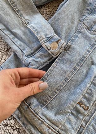 Вкорочений джинсовий жакет з потертостями піджак джинсовка7 фото