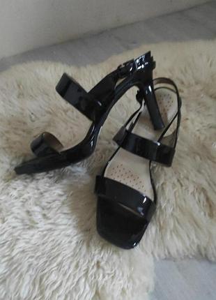 Трендовые босоножки на ортопедической подошве