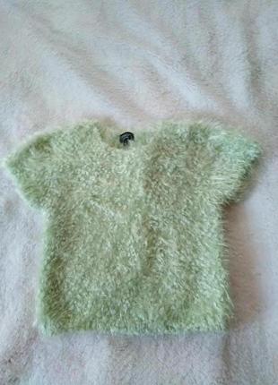 Пушистая кофта с коротким рукавом