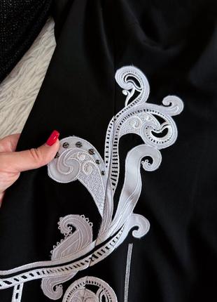 Стильное черное платье karen millen с белым орнаментом6 фото
