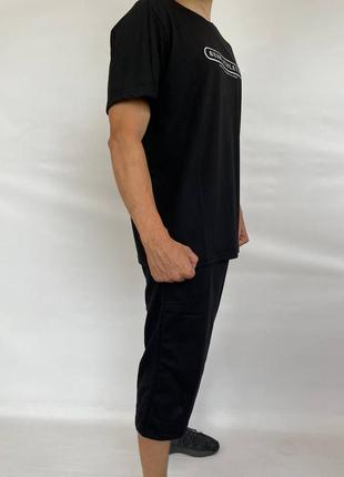 Мужские шорты-бриджи длинные с принтом на левой стороне2 фото