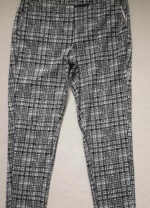 Стильные стрейчевые укороченные брюки зауженого силуэта dorothy perkins1 фото