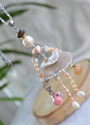 Підвіска - лялечка з натурального річкових перлів на ланцюжку 'пастушка'