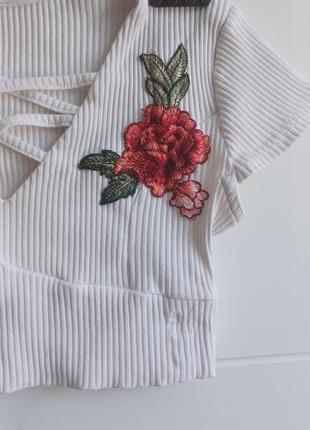 Кроп топ рубчик на шнуровке вышивка цветы аппликация розы2 фото