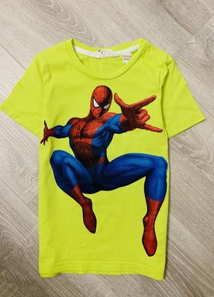 Яскрава футболка людина павук
