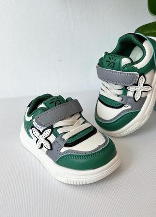 Кросівки дитячі білі стильні унісекс3 фото