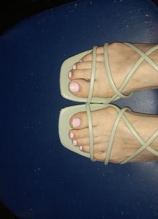 Босоножки женские