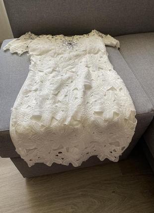 Нарядное белое платье, платье ажурная белое с камнями
