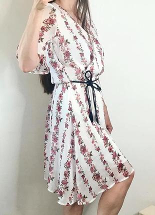 Нове ніжне плаття в квітковий принт на запах4 фото
