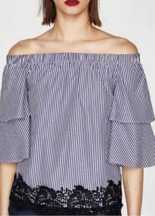Блузка в смужку з мереживом блуза з пишними ярусними рукавами і відкритими плечима