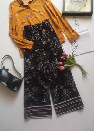 Свободные широкие брюки new look с цветочным принтом, высокая посадка, чёрные, с цветами,4 фото