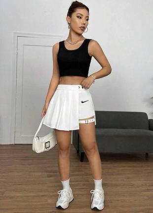 Спортивная юбка шорты мини с пряжкой юбка короткая тенниска черная белая плиссе трендовая стильная базовая2 фото