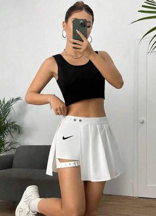 Спортивная юбка шорты мини с пряжкой юбка короткая тенниска черная белая плиссе трендовая стильная базовая8 фото
