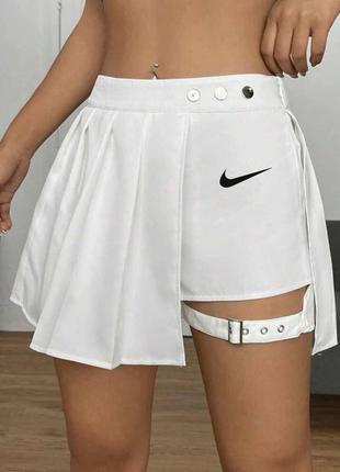 Спортивная юбка шорты мини с пряжкой юбка короткая тенниска черная белая плиссе трендовая стильная базовая