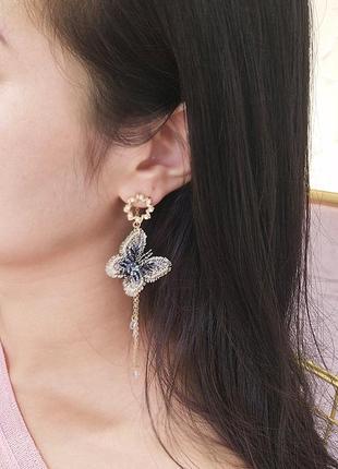 Сережки жіночі висячі золотисто-чорні з камінням перлами у формі метеликів стиль романтичний4 фото