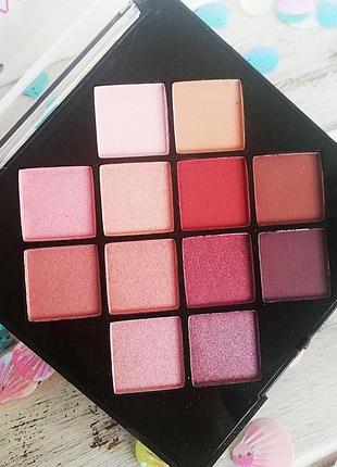 Палитра теней huda beauty eyeshadow color palette