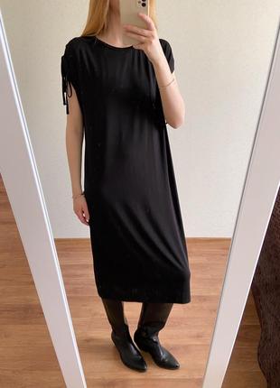 Чорна сукня довжини міді2 фото