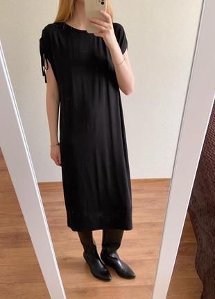 Чорна сукня довжини міді3 фото
