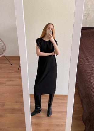 Чорна сукня довжини міді8 фото
