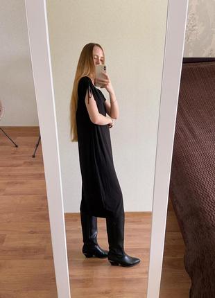 Чорна сукня довжини міді7 фото
