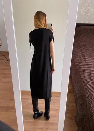 Чорна сукня довжини міді9 фото