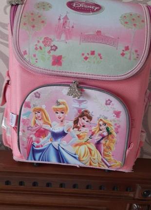 Шкільний рюкзак для дівчинки молодшого шкільного віку