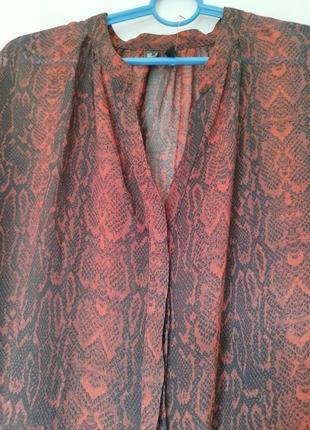Удлиненная шифоновая блуза в змеиный принт от mango7 фото