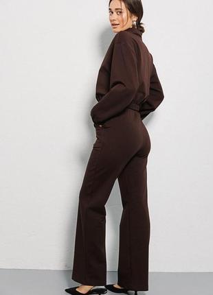 Жіночий спортивний костюм із короткою кофтою без капюшона та прямими штанами4 фото