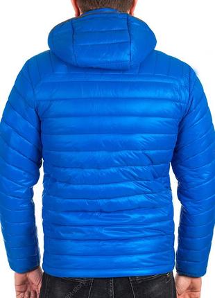 Стеганая демисезонная легкая яркая синяя мужская куртка с капюшоном размер м (48)2 фото