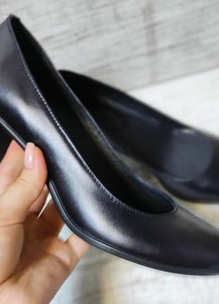 Женские натуральные кожаные черные туфли лодочки на каблуке