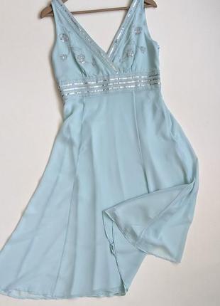Небесно-голубое нарядное платье