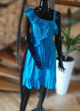 Платье через плече небесного цвета