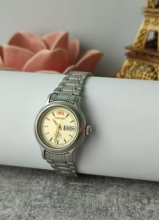 Жіночий годинник orient 23 jewelry