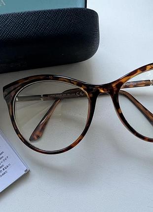 Zara очки с защитой от ультрафиолетовых лучей.