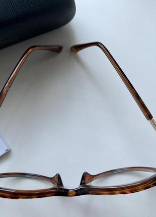 Zara очки с защитой от ультрафиолетовых лучей.