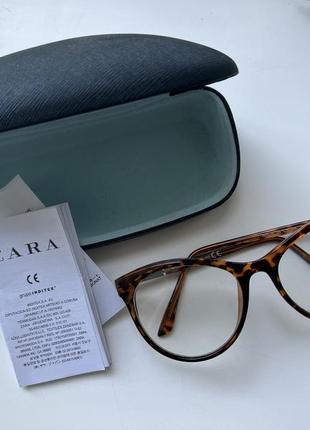 Zara очки с защитой от ультрафиолетовых лучей.