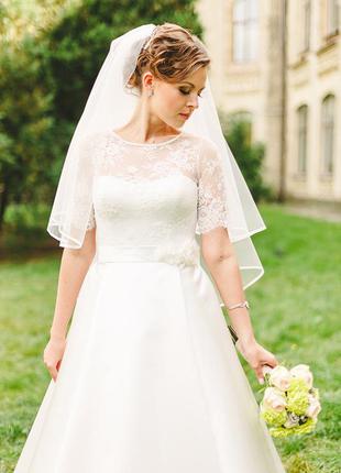 Атласное свадебное платье с рукавами3 фото