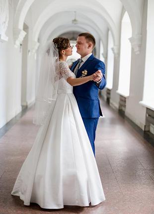 Атласное свадебное платье с рукавами4 фото